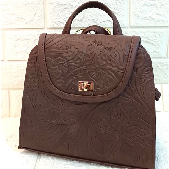 Hand carved genuine leather backpack - Picture 8 of 13